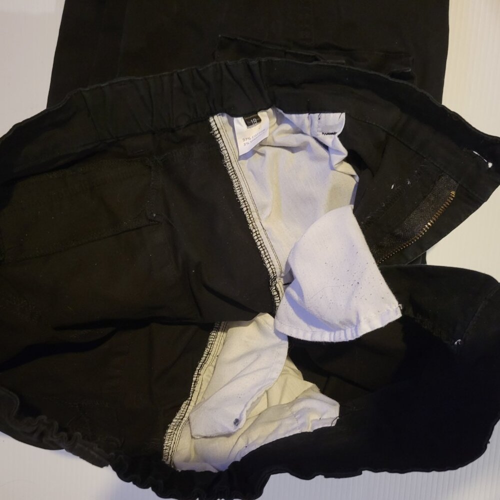Cargo pants. - Picture 3 of 9